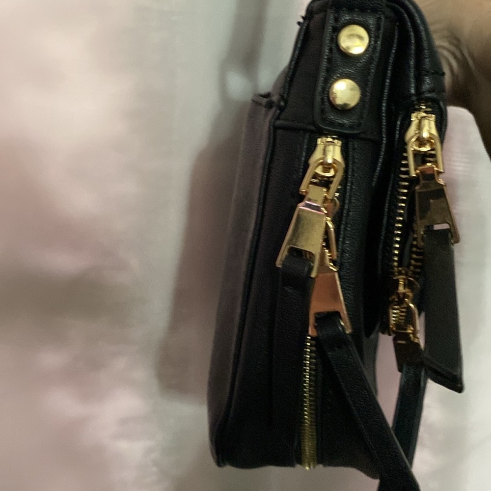 ANTIK KRAFT Elegant Black Crossbody Bag ZIP AROUND ADJ STRAP GOLD HARDWEAR CLEAN - Picture 3 of 16